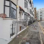 Queens Apartment - By My Getaways - Free Parking For One Car